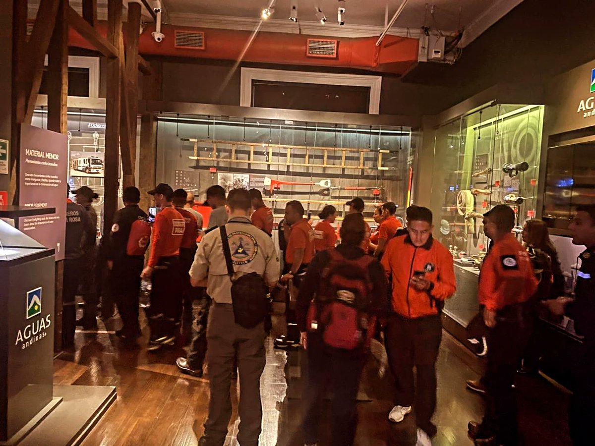 cbsantiago's tweet image. Bomberos de Colombia, Ecuador y México efectuaron una visita al Museo de Bomberos de Santiago. Lo anterior dentro del programa para los participantes del Curso OBA/EBS Habilidades y Competencias Complementarias para Bomberos.
@BomberosOBA
@ebs1863
@mubochile
@Super_CBS_Chile