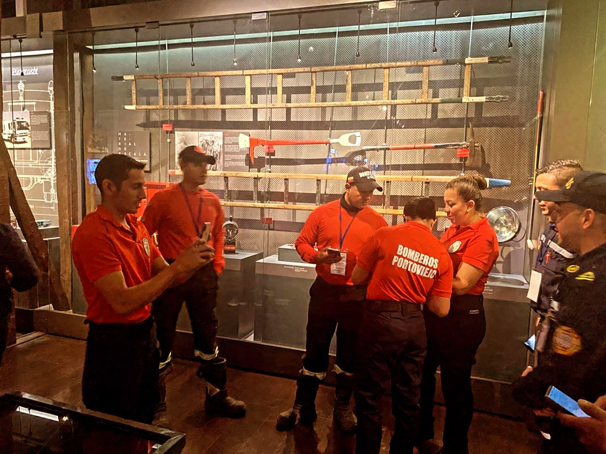 cbsantiago's tweet image. Bomberos de Colombia, Ecuador y México efectuaron una visita al Museo de Bomberos de Santiago. Lo anterior dentro del programa para los participantes del Curso OBA/EBS Habilidades y Competencias Complementarias para Bomberos.
@BomberosOBA
@ebs1863
@mubochile
@Super_CBS_Chile