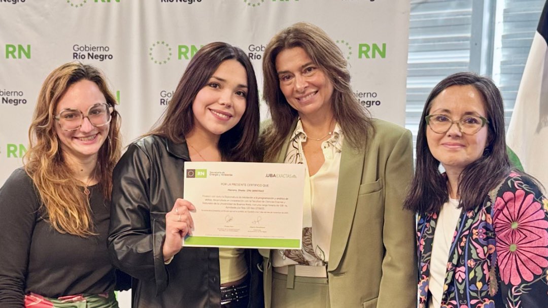 86 NUEVOS ANALISTAS DE DATOS Y PROGRAMACIÓN 📣

🎓Hoy se realizó la entrega de certificados a estudiantes de #Cipolletti, una de las 3 sedes de la Diplomatura.

📈La propuesta, impulsada junto a <a href="/Exactas_UBA/">Exactas UBA</a>, tuvo como objetivo formar talentos para el nuevo mercado laboral.