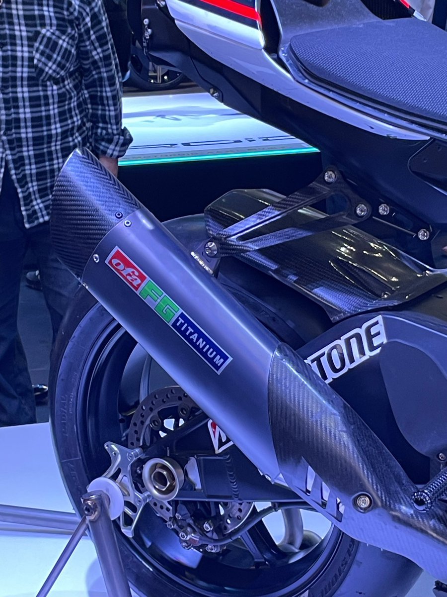 現在開催中のジャパンモビリティショーにて、中須賀選手率いるYAMAHA RACING TEAMが2025年の鈴鹿8耐を217周走り切った車両YZF-R1も展示されております👍

ofaの技術の結晶【FG】処理されたマフラーもぜひ間近でご覧ください✨✨

#JMS #YAMAHA #鈴鹿8耐
#チタニウムパワー #FGtitanium