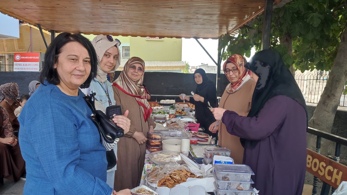 📍Osmaniye 

AK Parti İl Kadın Kolları Başkanımız Sn. Sultan Okur ve yönetimi ile birlikte, Osmaniye İl Müftülüğü’nün Gazze yararına düzenlediği hayır çarşısında yer aldık. Mazlum kardeşlerimizin yanında olmaya devam edeceğiz. 🤝🇵🇸