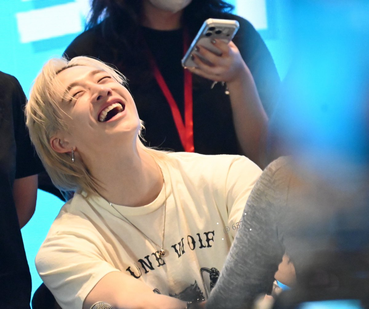 i love the way chan laughs with his entire body