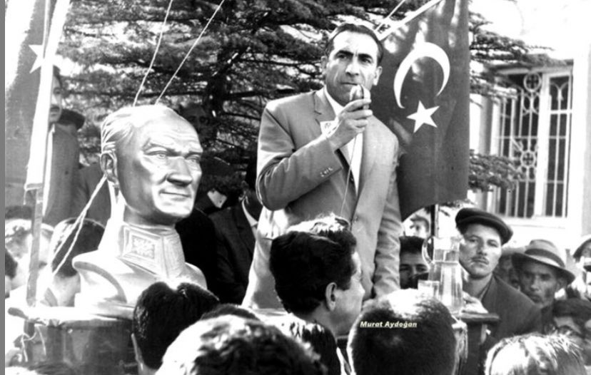 Her kim ki Türk’e, Atatürk’e düşmandır, biliniz ki onlar Malazgirt’te İstanbul’un fethinde, Çanakkale’de, İstiklâl Harbinde mağlup ettiklerimizin Anadolu’da kalmış tohumlarıdır.
Başbuğ Alparslan Türkeş