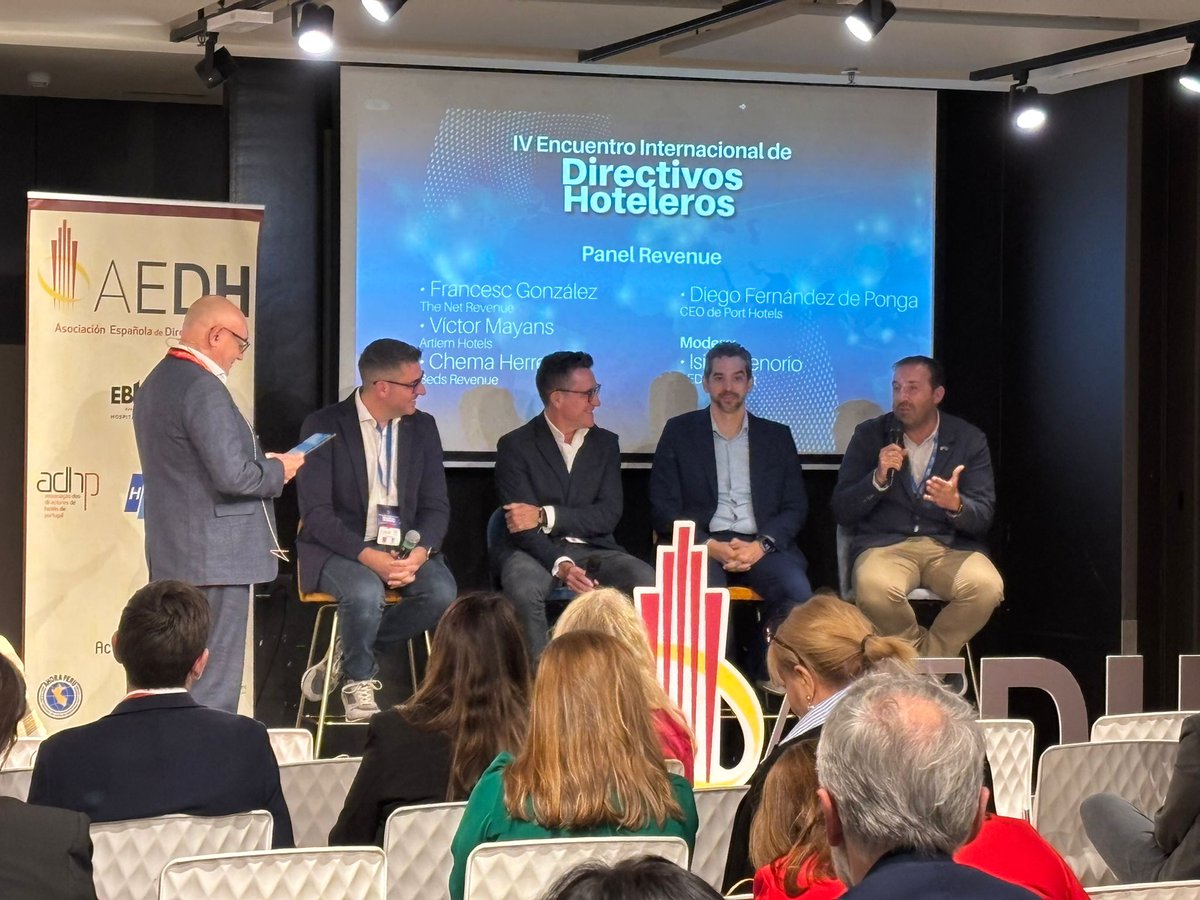 Vaya cracks en la mesa de Revenue Management, en el #EncuentroAEDH de <a href="/Comunidad_AEDH/">Directores de Hotel #TurismoSomosTodos #50AEDH</a> 
🔝Francesc González (<a href="/thenetrevenue/">The Net Revenue</a>)
🔝Víctor Mayans (<a href="/artiemhotels/">ARTIEM</a>)
🔝Chema Herrero (<a href="/bedsrevenue/">Bedsrevenue.com</a>)
🔝Diego Fernández de Ponga (#PortHotels)

#VisitMadrid #Lujazo <a href="/ComunidadMadrid/">Comunidad de Madrid</a>