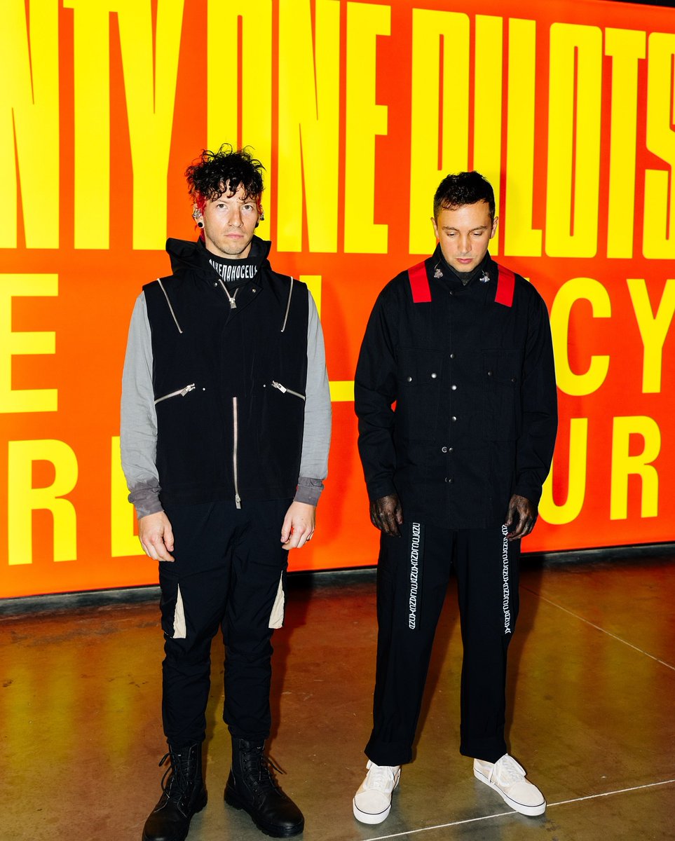 toplives1's tweet photo. Twenty One Pilots reciben 0 nominaciones a los grammys https://t.co/fwe6uaNceP