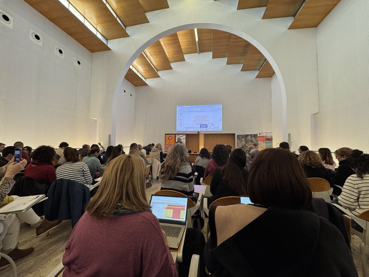 se_selva2's tweet image. Avui presents com a referents del #CRP a la sessió OMEGA de la #xarxadecompetències Com la revisió dels informes d’avaluació pot ajudar a repensar l’avaluació en els centres? Preparem la 2a sessió de la #xarxa #xcb #xct13 Gràcies Neus! #OMEGA @xarxaCb