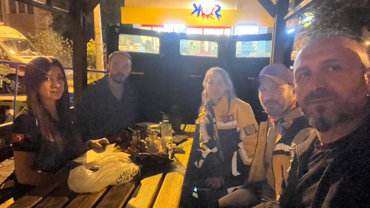 EsSaglikSen26's tweet photo. İl Ambulans Servisi Tepebaşı 3 Nolu İstasyonumuz, vaka sırasında kaza yapmıştır. Meslektaşımızın genel sağlık durumu iyidir.

Eskişehir Şubesi olarak, olayın ardından ekip arkadaşlarımızın yanında olduk; gerekli hukuki ve manevi desteği kendilerine sağladık.

#EskişehirSağlıkSen https://t.co/00Koy2LHCm