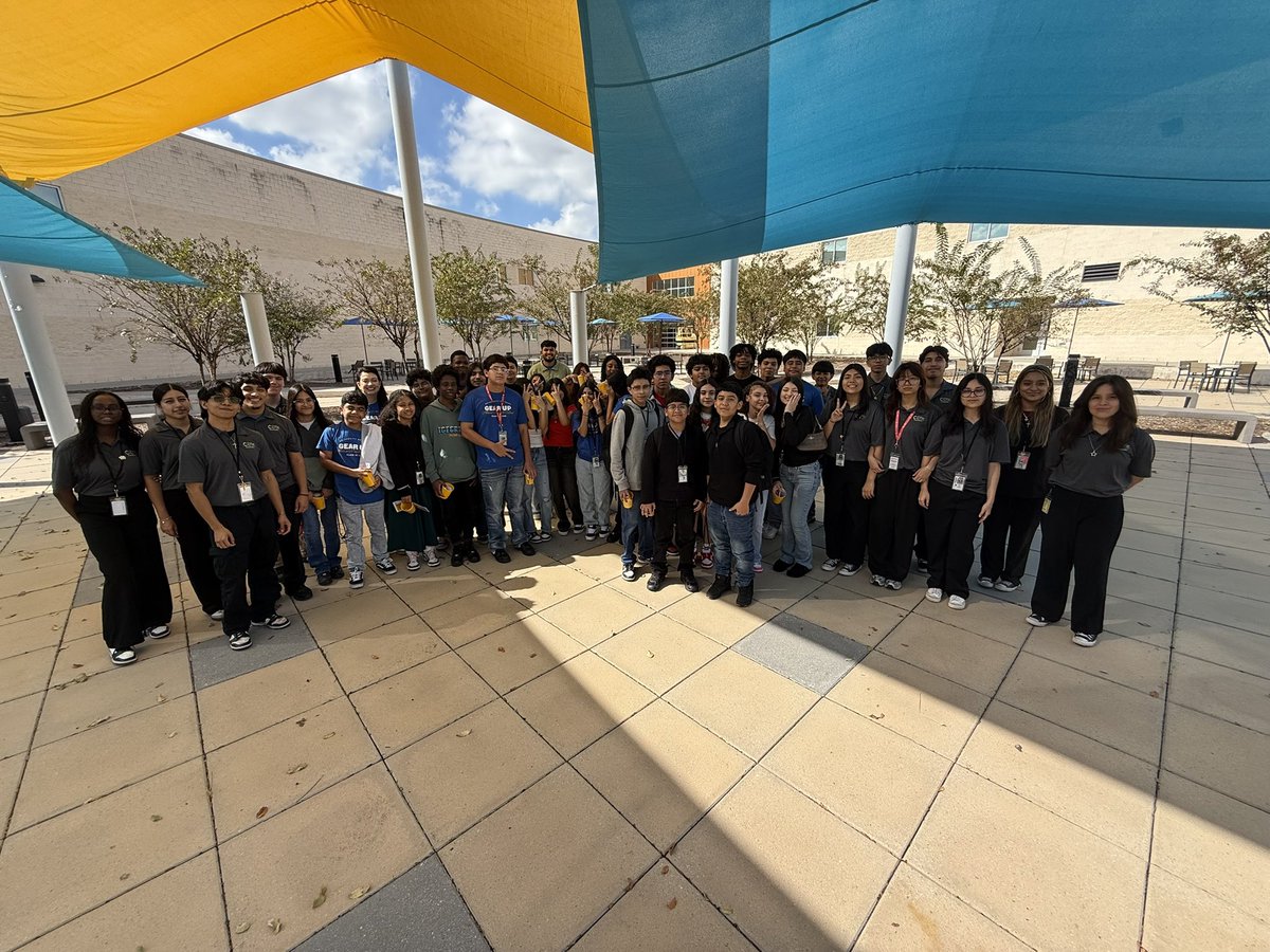 CounselAMS's tweet photo. The @BlansonCTEHS student ambassadors were the absolute best hosts and gave @AldineMS_AISD 8th graders a wonderful tour.  Our students enjoyed being in high school for the day! @Jldiaz_1 @DiakaMelendez @AldineISD https://t.co/FQeEI9onMB