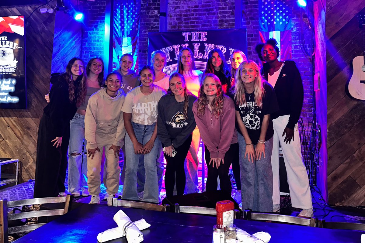 WSUWBasketball's tweet photo. Last Night: Broadway 🤠
Tonight: Business 💼

#RaiderUP | #RaiderFamily https://t.co/N6I8CuCwPI