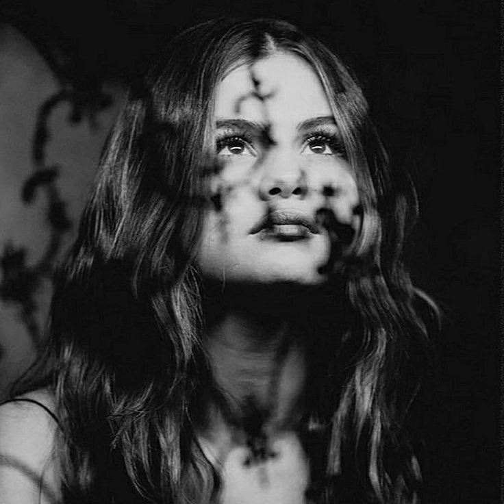 Selena Gomez Charts tweet media