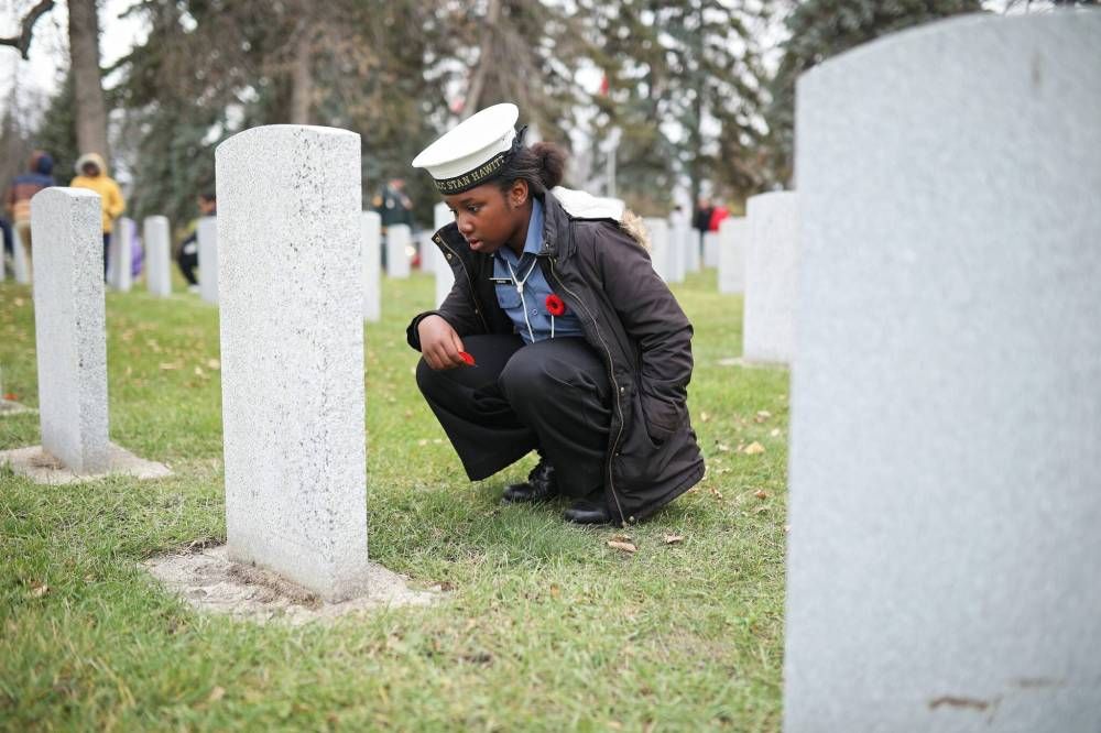 thebrandonsun's tweet photo. About 750 students from four Brandon schools placed poppies next to headstones on Thursday as they paid their respects to soldiers who died while serving in war. https://t.co/sd3IJ84P2u  #bdnmb https://t.co/hhQKIZnHMe