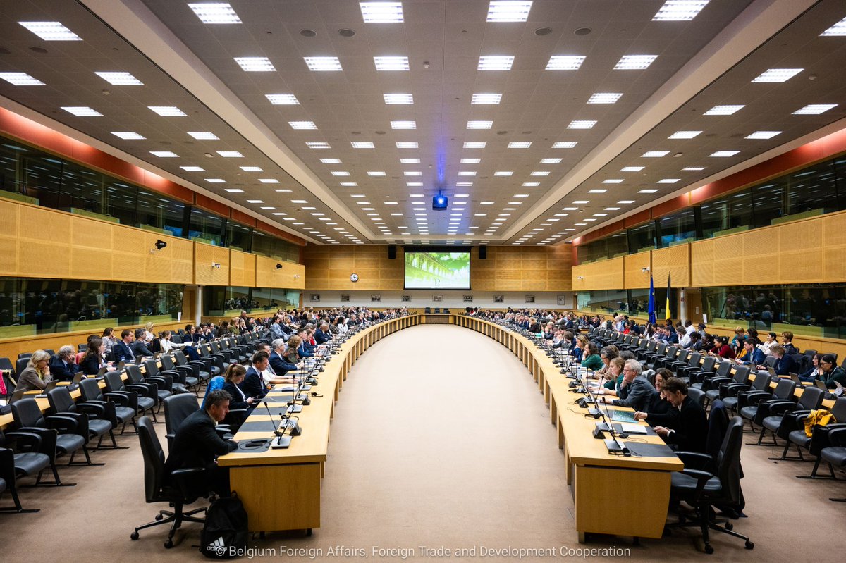 (FR/NL) 🇧🇪 C’était un vrai plaisir de rencontrer aujourd’hui à Bruxelles nos équipes consulaires venues du monde entier, à l’occasion des journées consulaires annuelles.

Ces femmes et ces hommes sont bien souvent le premier visage de la Belgique à l’étranger. Ils sont là pour