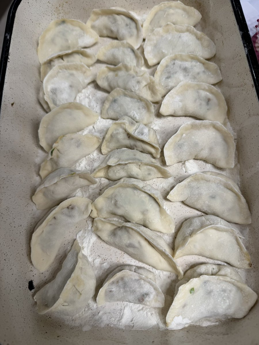 Jade_Zhangx's tweet image. Today marks the Beginning of Winter (立冬) in the Chinese #solarterms. ❄️☃️

We celebrate the arrival of #winter in the most delicious way — by making #dumplings together 🥟😋
