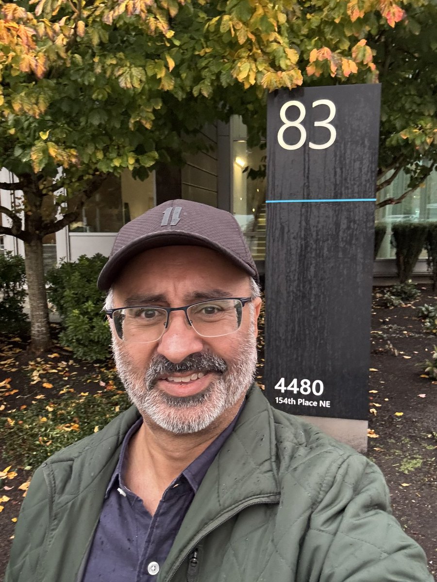 Hoorge's tweet image. Evangelizing and spreading the word about my awesome company @_Robopack even at the Microsoft HQ in Redmond. Creating more robots everywhere! 😁

#Robopack #MSIntune #ITpros #MVPbuzz #Patching