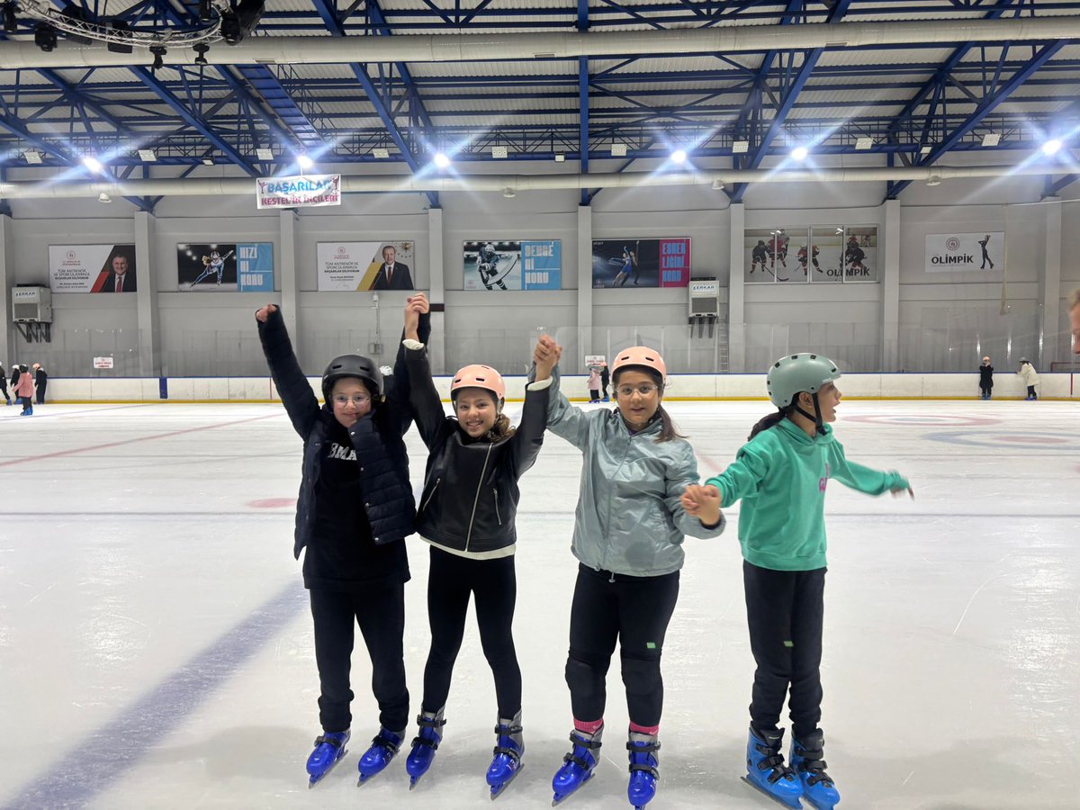 Ara tatil öncesi buz pateni etkinliğimiz ile tatile merhaba dedik. Tüm öğrencilerimize iyi tatiller dileriz.