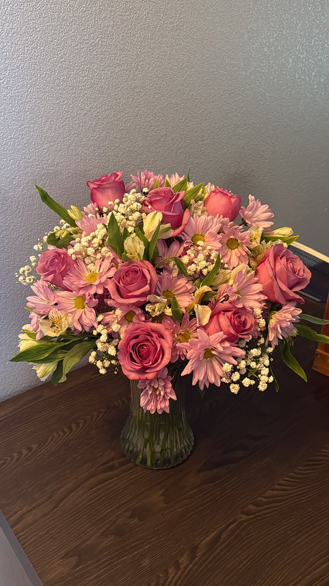 sarahsmiles2105's tweet image. Walked out my front door to these beauties on my porch. 🥹💐🥰 Perfect start to my Friday! 🩷🩷 #TheSimpleThings #DayMade