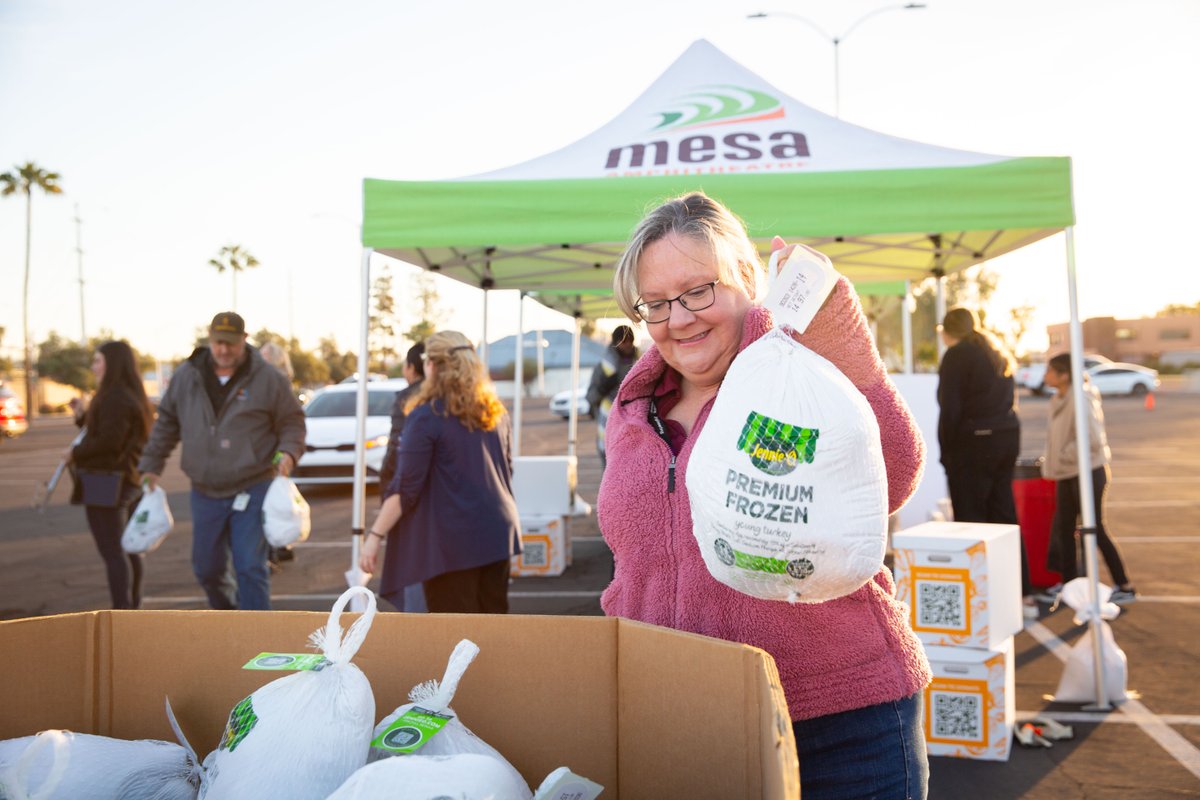 CITYOFMESA's tweet image. Turkey Tuesday is happening Nov 18! Please consider purchasing an extra turkey to donate at this drive-thru event to benefit the United Food Bank. Drop off turkeys on Nov 18 at the Mesa Convention Center, 40 E. 3rd Pl., from 7 a.m. - 12 p.m. or donate at feedaz.org