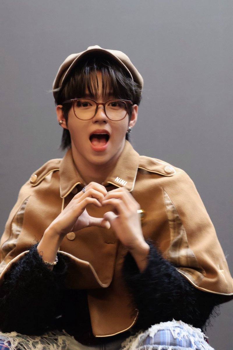 niniiny_'s tweet photo. 遠近聞名的小偵探
#JL #제이엘 https://t.co/GEdsu7mTmW
