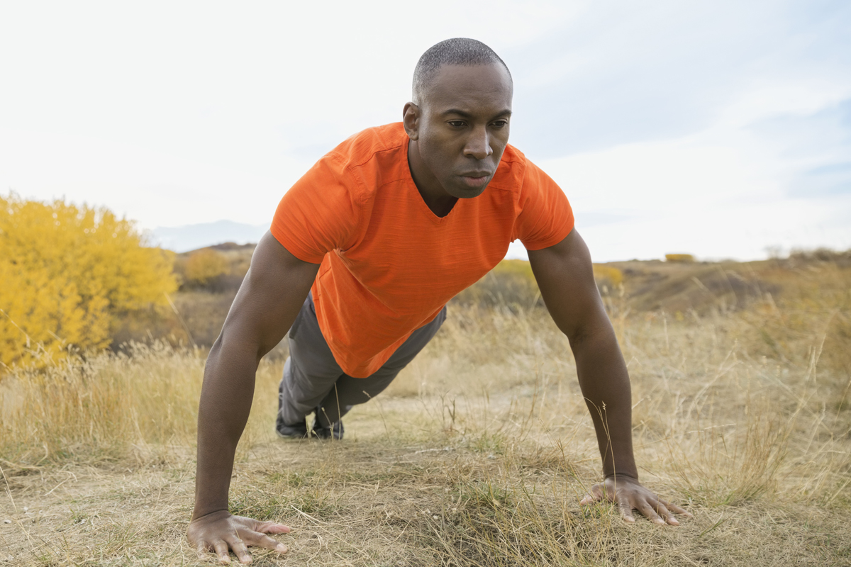 built4more_fit's tweet image. ⏱️ No time? No problem. These quick workouts fit into any schedule:
1️⃣ Bodyweight - squats or push-ups
2️⃣ Resistance band strength circuit
3️⃣ 15-minute yoga flow
4️⃣ Speed walk or jog 
5️⃣ Core blast: planks and leg raises
#TopFiveFriday #QuickWorkouts #NoExcuses