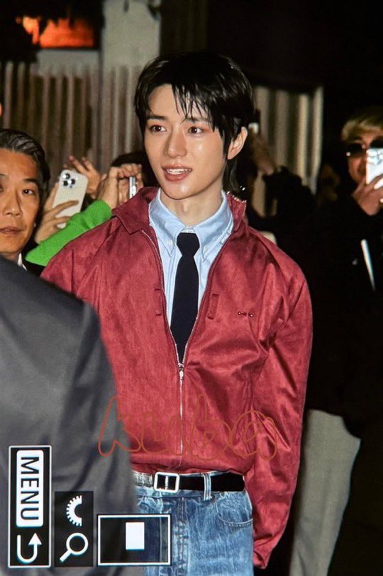 stuckbygyu's tweet image. whys he kinda serving ‘80s heartthrob here wait