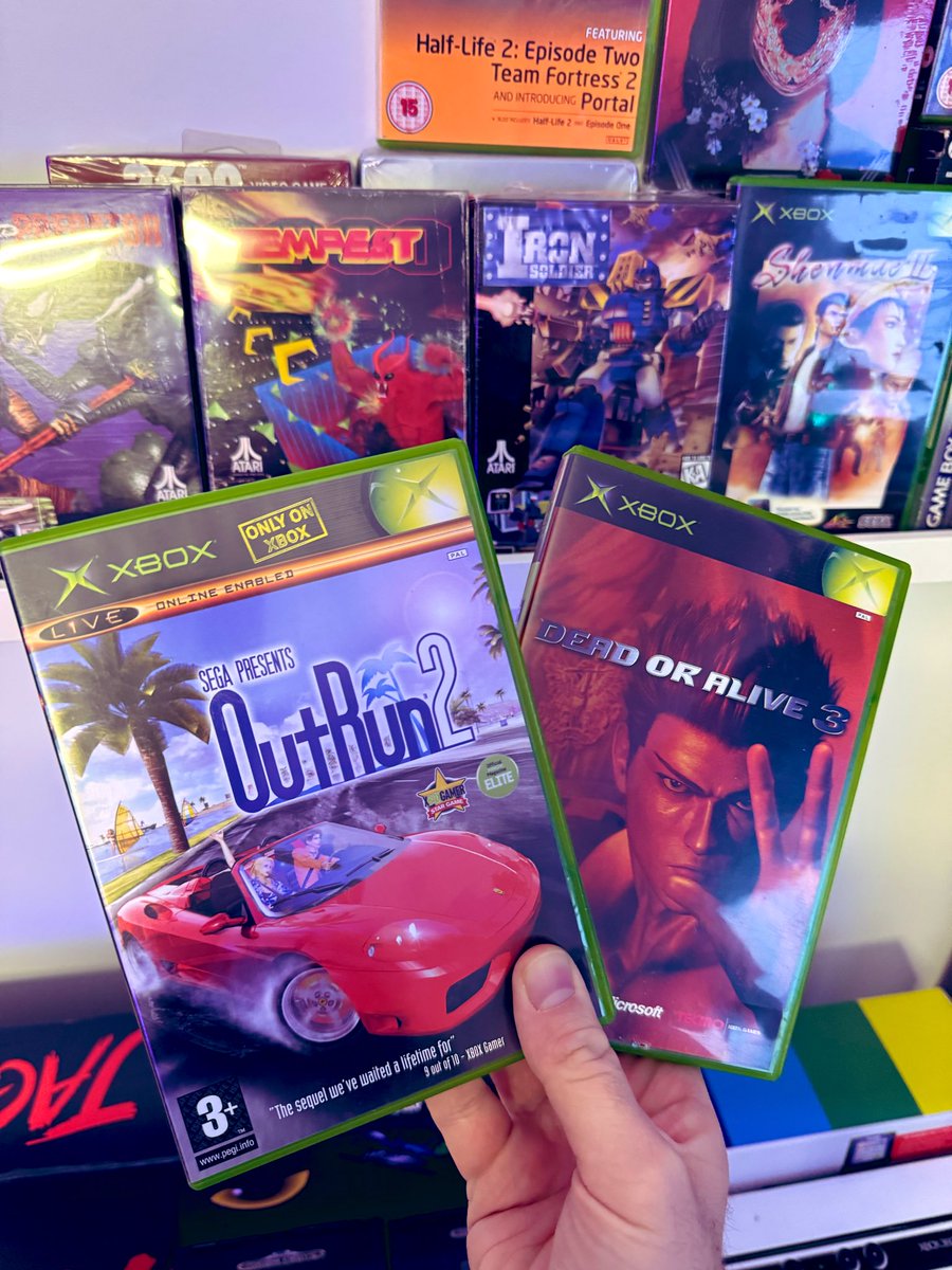 MidlifeCrysis_'s tweet image. It’s Friday! 🙌🏻

These 2 are tonight’s entertainment. I’m going OG Xbox. 

Do you rate it?