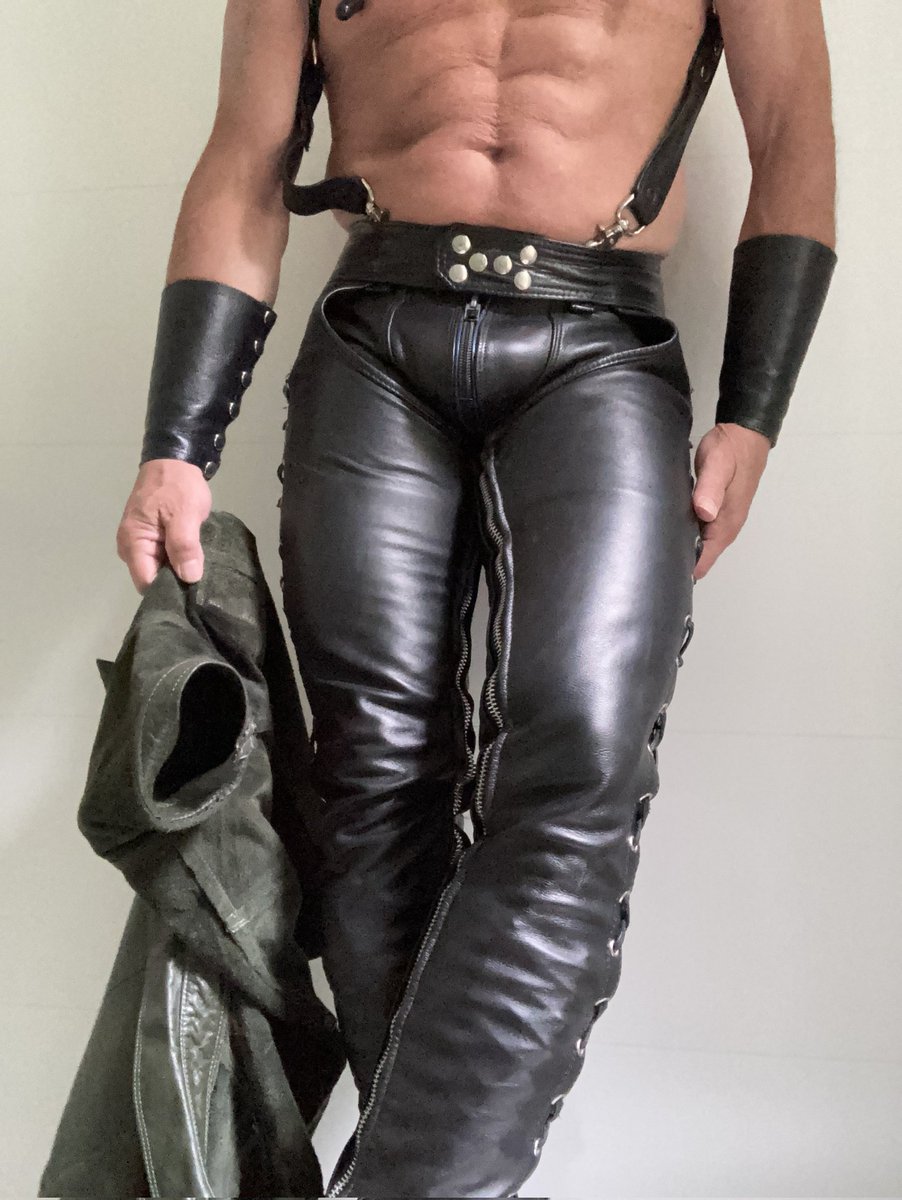 leatherdarkside's tweet photo. https://t.co/ZVmtKCm31R