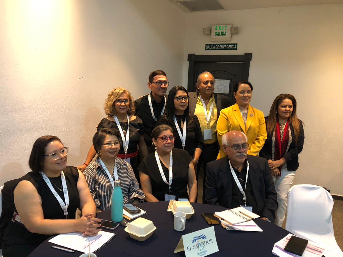 radioyskl's tweet photo. Este viernes se desarrolla en El Salvador la onceava edición del BioSummit 2025, bajo el lema “Transformando el liderazgo de pacientes para el futuro saludable en El Salvador y la región”. El encuentro es organizado por la Red de Organizaciones de Pacientes de Centroamérica y el Caribe (BIORED CAC Foundation) y reúne a representantes de distintos países de la región para abordar los desafíos y avances en materia de salud desde la perspectiva de los pacientes y las organizaciones que los representan.

El evento tiene como objetivo fortalecer las capacidades de liderazgo, incidencia y articulación de las organizaciones de pacientes, mediante espacios de diálogo, formación e intercambio de buenas prácticas a nivel regional. Asimismo, busca promover la colaboración entre actores del sector salud, autoridades y sociedad civil, con el fin de construir sistemas más inclusivos y centrados en las personas.
Vía @GerardoJvlYSKL