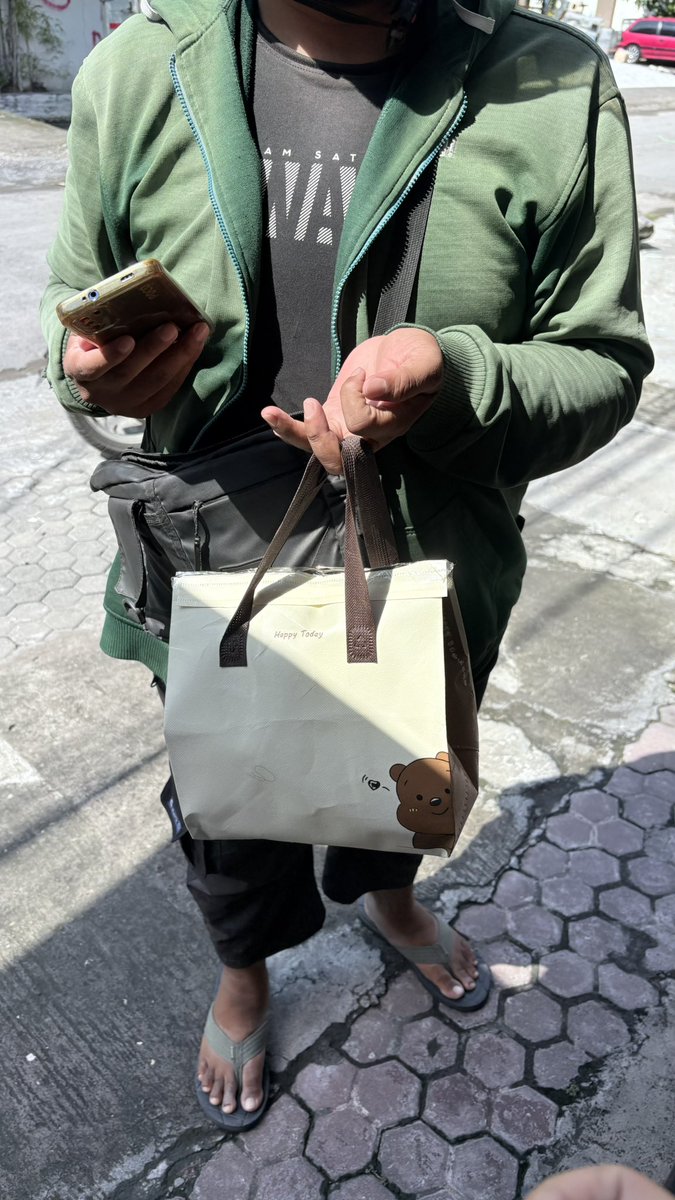 Paket pertama hari ini. Bismillah