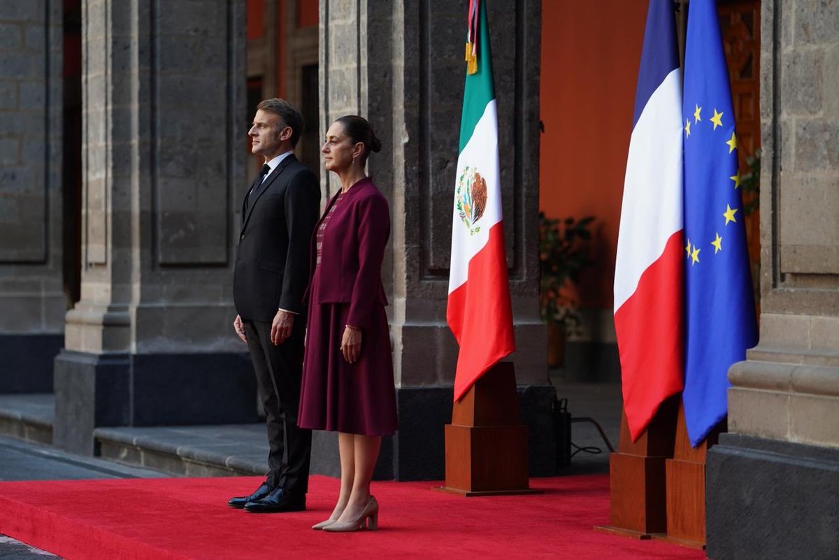 La presidenta <a href="/Claudiashein/">Claudia Sheinbaum Pardo</a> recibe en Palacio Nacional a su homólogo de Francia, Emmanuel Macron.

Abordarán asuntos en materia económica, ciencia, cultura, innovación, así como el envío del Códice Azcatitlán a nuestro país.
