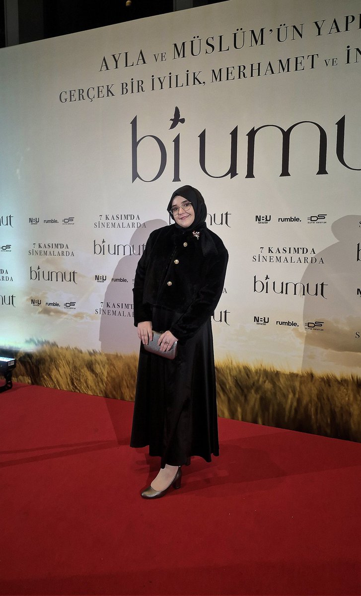 betulsencice's tweet photo. #biumut filmi galasından ✨️ https://t.co/LNlaM7zXOU