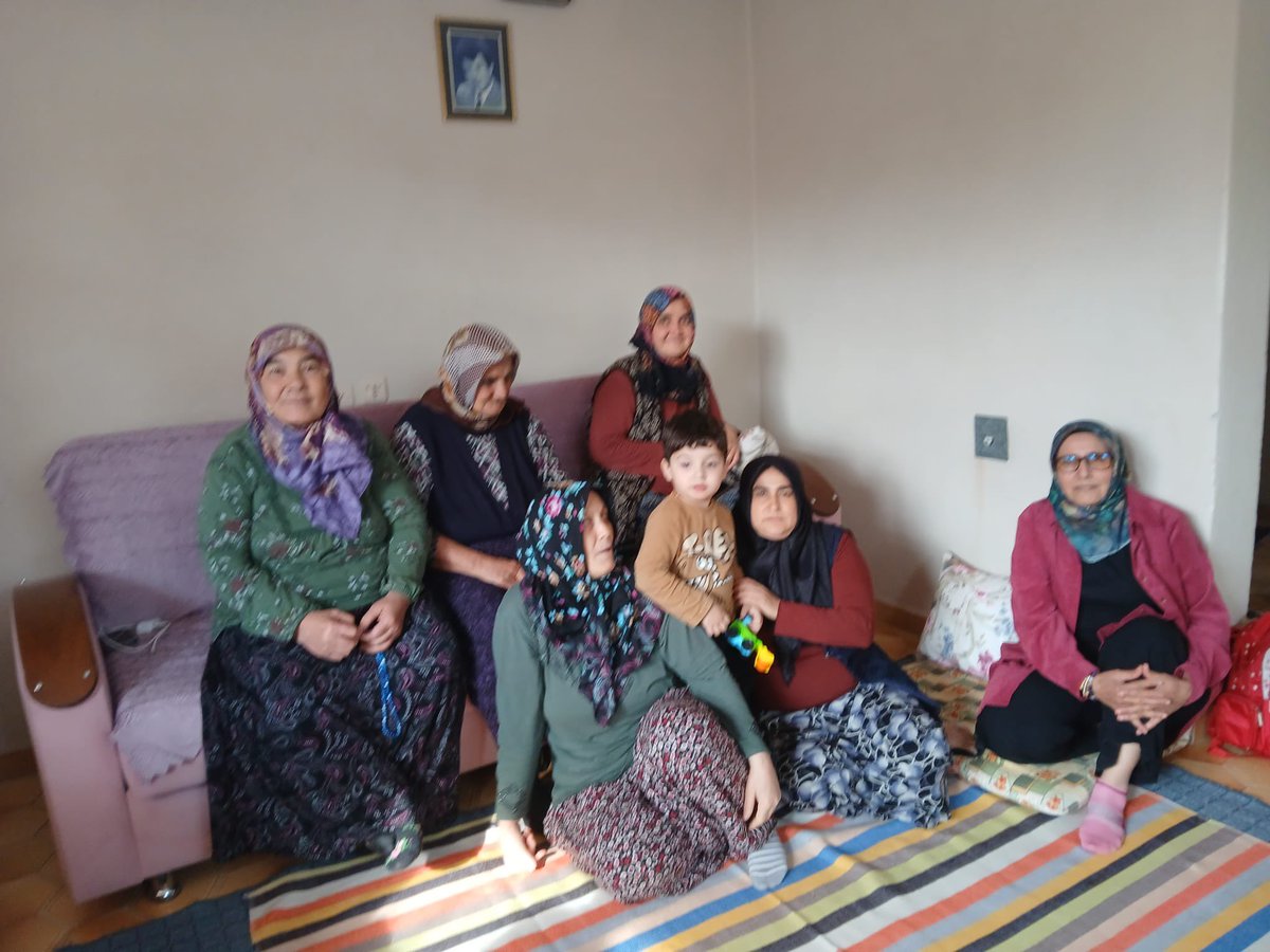📍Osmaniye 

Hane ziyaretlerimiz tüm gönül sıcaklığıyla devam ediyor. Büyüklerimizin gözlerindeki tebessüm, çocuklarımızın neşesi bize güç veriyor. 💕
AK Parti Kadın Kolları teşkilatı olarak gönüllere dokunmanın, vatandaşlarımızla bir arada olmanın mutluluğunu yaşıyoruz. 🤝🇹🇷
