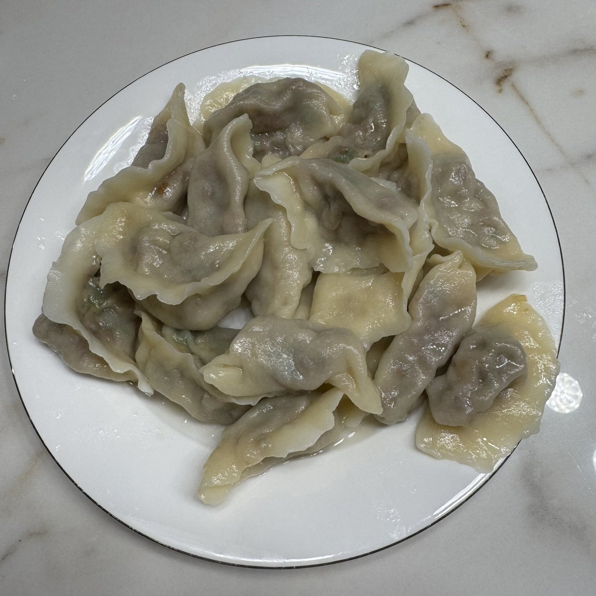 Jade_Zhangx's tweet image. Today marks the Beginning of Winter (立冬) in the Chinese #solarterms. ❄️☃️

We celebrate the arrival of #winter in the most delicious way — by making #dumplings together 🥟😋