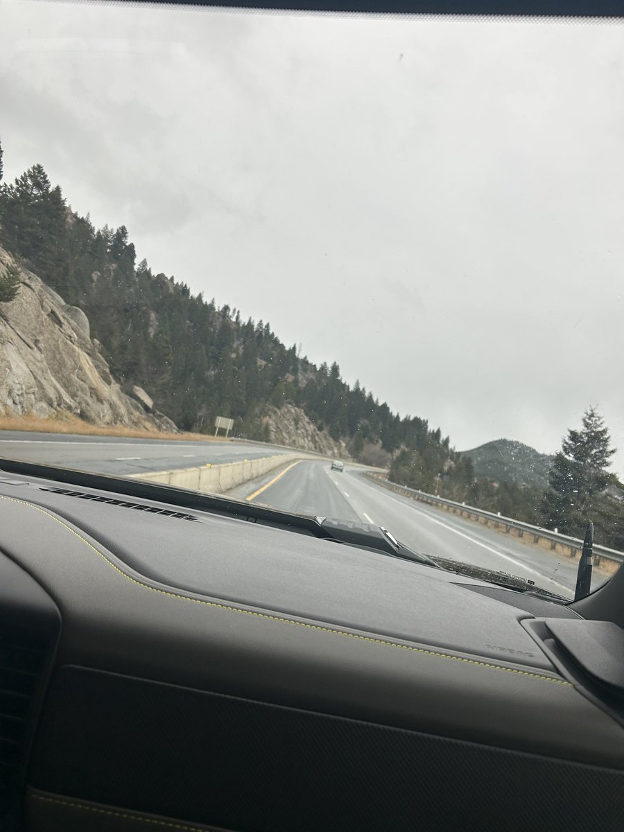 BarkellLisa's tweet image. Heading to the frozen tundra to watch our Diggs🥶 Let’s Go!!!  🧡🖤⚒️🏈#RollDiggs #Family