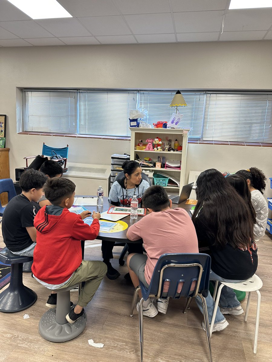 clorisrangel's tweet image. Love watching students grow! Today RISD students enjoyed a small group lesson focused on speaking for TELPAS. They felt that the feedback provided and structured practice helped them identify areas for improvement, making them more prepared! @kristinleeper9 @RISDMET @IamBranum