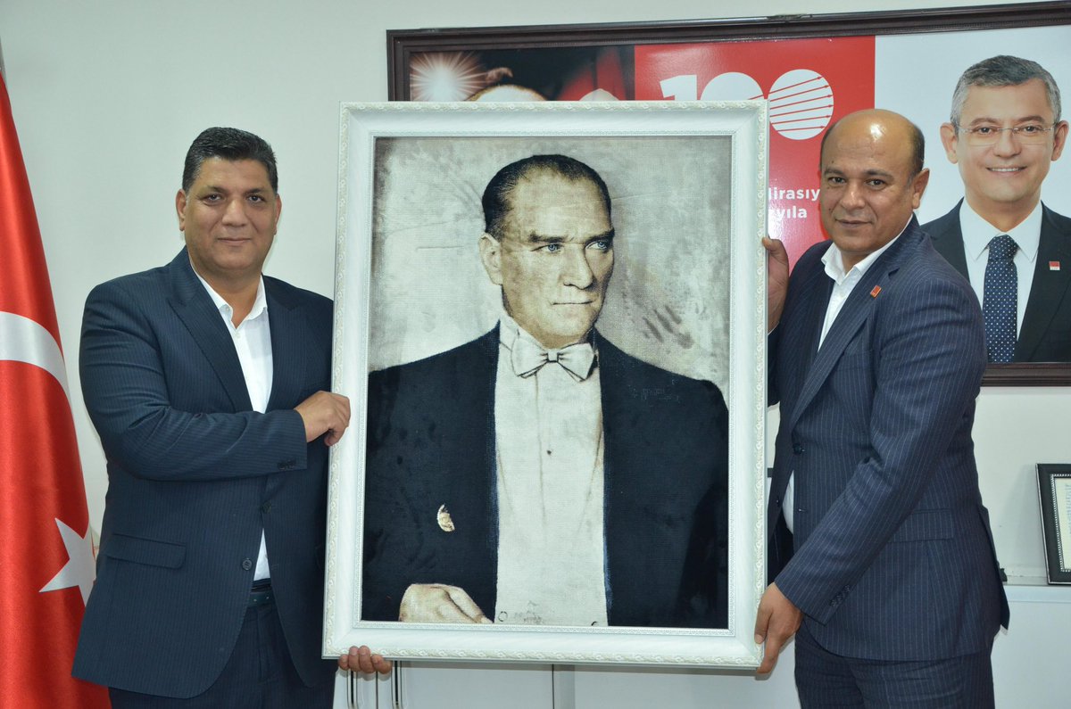 📍CHP Gaziantep İl Başkanlığı

Geçmiş dönem yönetim kurulumuz ile birlikte yeni seçilen İl Başkanımız Sayın Vakkas Açar’a hayırlı olsun ziyaretinde bulunduk. 

Birlik, emek ve dayanışma anlayışıyla çıktığımız bu yolda yeni dönemin partimize, örgütümüze ve kentimize hayırlı