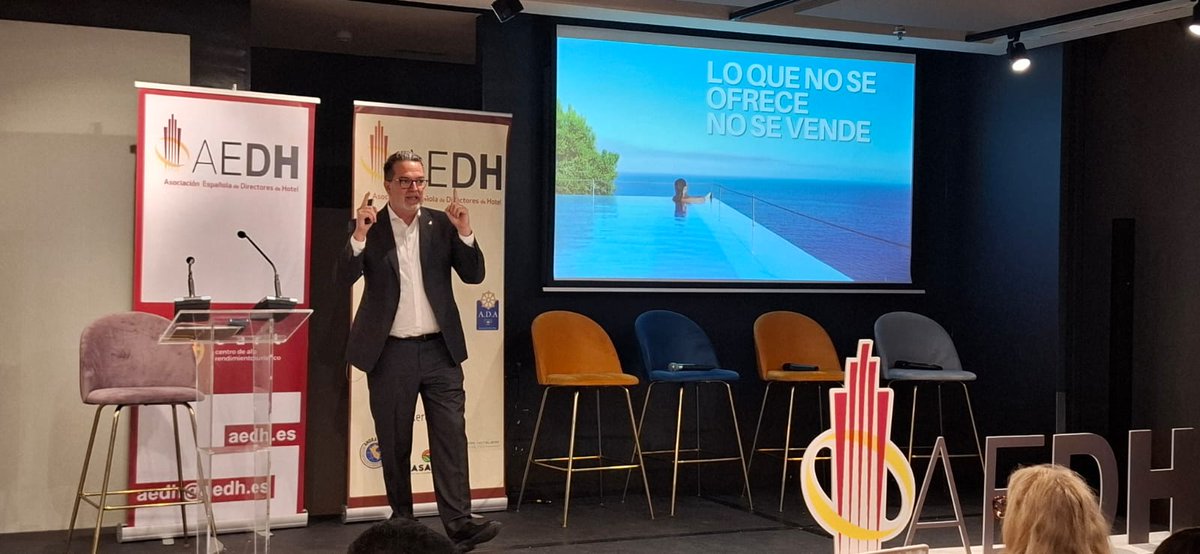Y cerrando el #EncuentroAEDH con “7 acciones para vender más en tu hotel” y nos las cuenta Javier Jiménez, CEO y Fundador de FORST Escuela de Negocios Turísticos... 
"Lo que no se ofrece, no se vende!!"

#VisitMadrid <a href="/ComunidadMadrid/">Comunidad de Madrid</a> <a href="/VisitMadrid_es/">Visit Madrid</a>