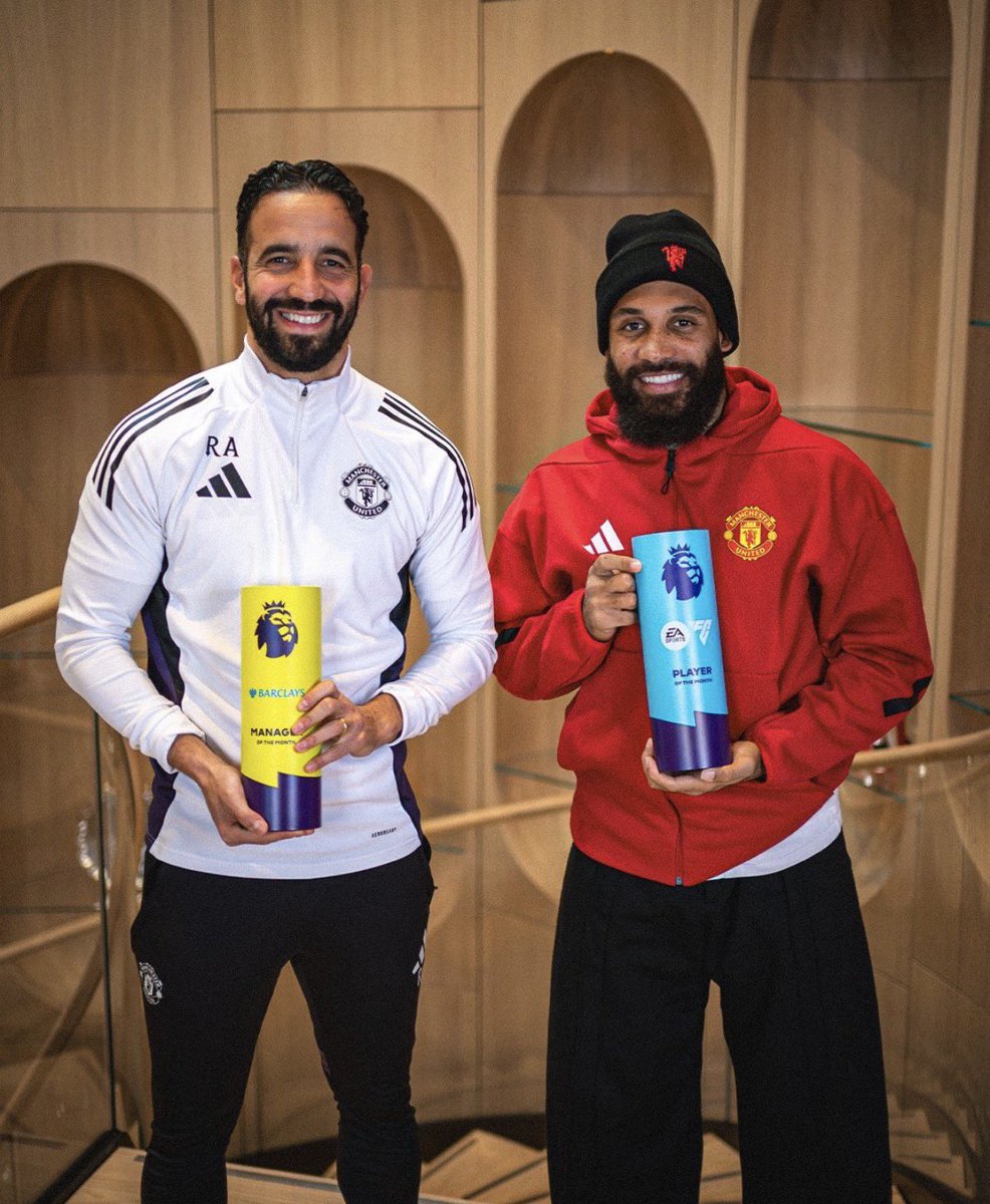 United are back 😎 trophy staircase looking a bit bare mind