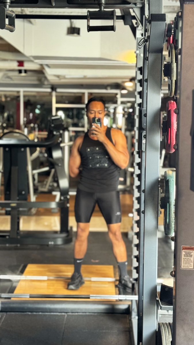 Self-influencing influencer (@neuwavesg) on Twitter photo 