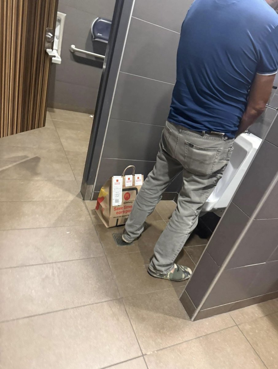 Almightyt2015's tweet image. I feel bad for whoever Uber Eats or DoorDash order this is! 🤣🤣🤣🤣🤣😂😂