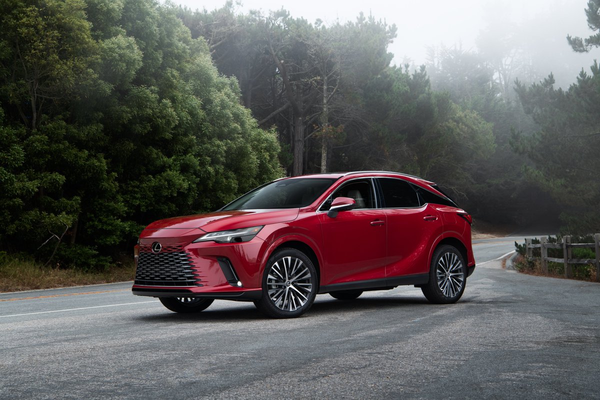 lexusofoakville's tweet photo. What's new in the 2026 Lexus RX? Read about it here: https://t.co/AuBLsXkAzn https://t.co/sDJIy194DT