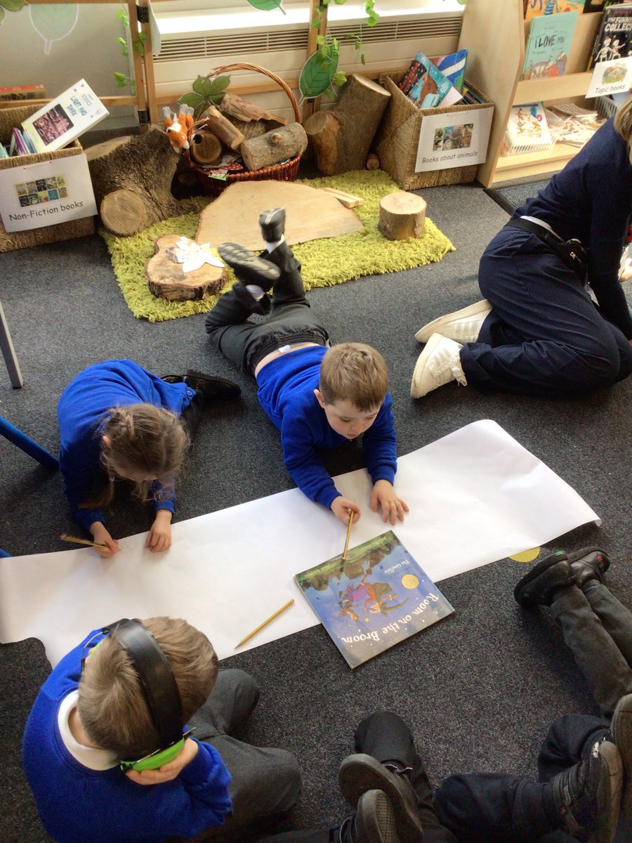 F2T
Is there room on the broom for a dog like me? 🐶🐈🦜🐸 #TeamCastleHills <a href="/CastleHillsScaw/">Castle Hills Primary Academy</a> <a href="/LegerEdTrust/">Leger Education Trust</a>