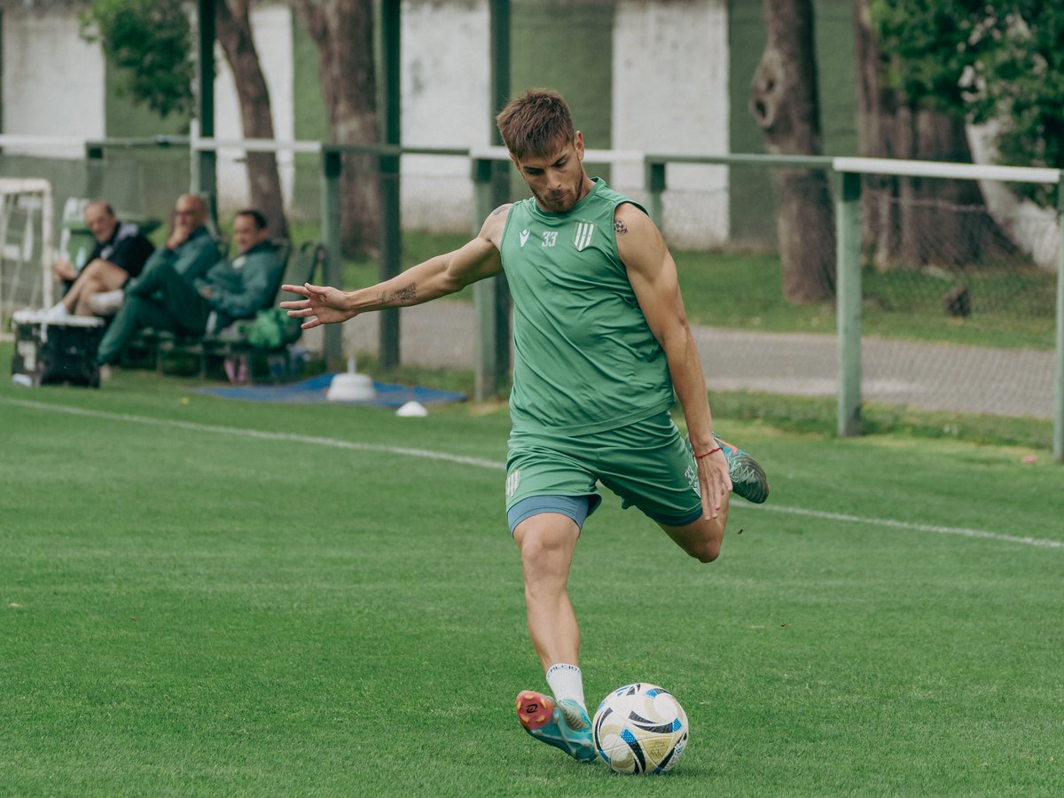 No para de correr el tipo.