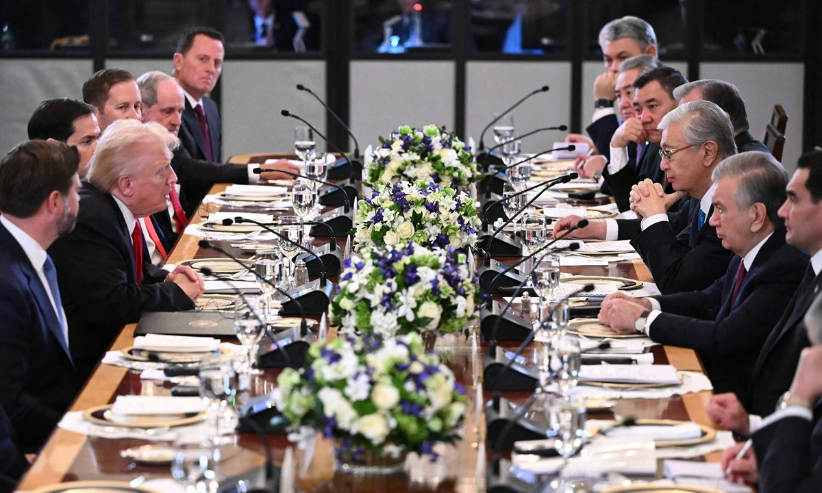 US President Donald Trump met with the leaders of the five Central Asian countries at the White House on Thursday local time, aiming to strengthen economic ties and overall relations with the energy- and mineral-rich region. A Chinese expert believes that Central Asian countries