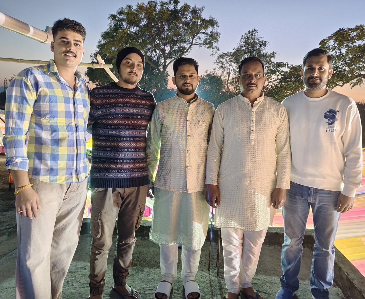 rishav_pandav's tweet image. आज #बैजनाथ विधानसभा क्षेत्र की विभिन्न जगह आयोजित शादी समारोह में उपस्थित होकर समस्त परिवारजनों को शुभकामनाएं प्रेषित की...भाई Atul Thakur जी व भाई Rahul Rana जी के विवाह समारोह के दौरान 🙏

#Heartiest_Congratulations

रिशव पांडव