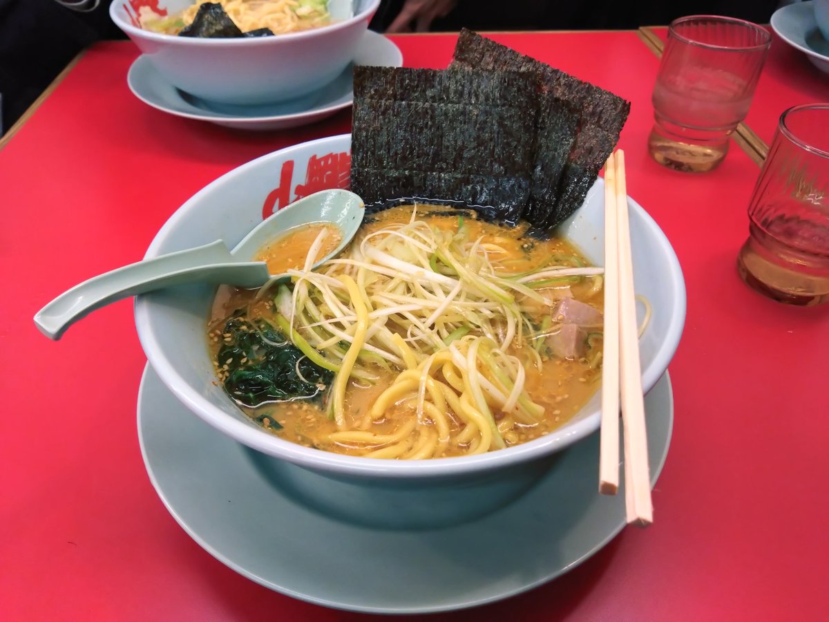 この世界に晴れの日や雨の日があるように、心や体も日々変わる。
それでも平常心でいるために、もっと良い自分へ変わっていくために。
変えない何かも必要だ。
「いつの日も、僕のそばには 岡家ある。」
お〜い野村。無料円。

#後手2あくのかぎづめ