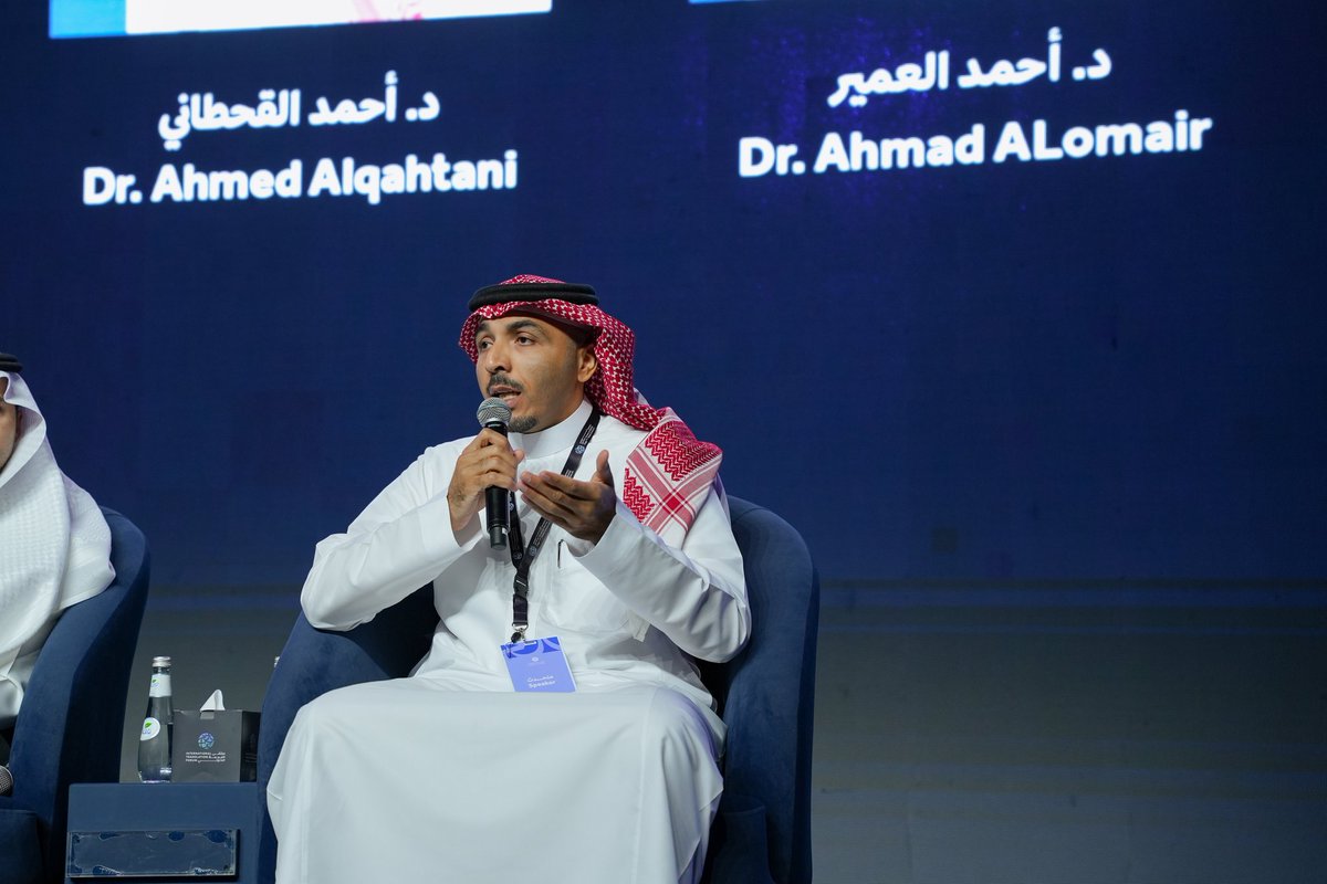 aha47476's tweet photo. تُشكل #الترجمة_السياحية محورًا رئيسًا في كثير من القضايا السياحية حاولنا تبيان بعضها من وجهة نظر #التربية_السياحية من خلال جلستنا الحوارية في #ملتقى_الترجمة_الدولي_٢٠٢٥
بمعية الإخوة الأفاضل
د.عبدالله الأعرج @dralaaraj
د.حمد آل معمر @DrAlmoammar
د.أحمد القحطاني @AhmedALGahtani
أ.عبدالله المديميغ @zmn_11
وافر شكري وتقديري لكم جميعًا سعدت بكم وشرفت، كما أتوجه بالشكر الجزيل للإخوة والأخوات الأكارم القائمين على #هيئه_الادب_والنشر_والترجمه على كافة جهودهم المبذولة @LPTC_MOC