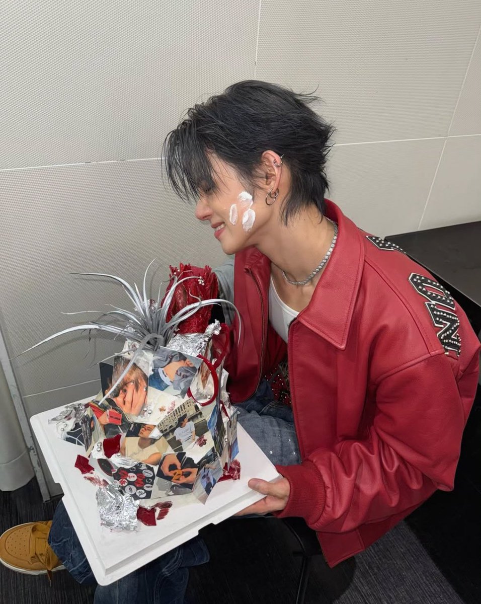 Congratulations, Sayang! 
First mini album🙀 you did so well!
I hope more and more people get to enjoy your music, just like I enjoy having you in my life 😻