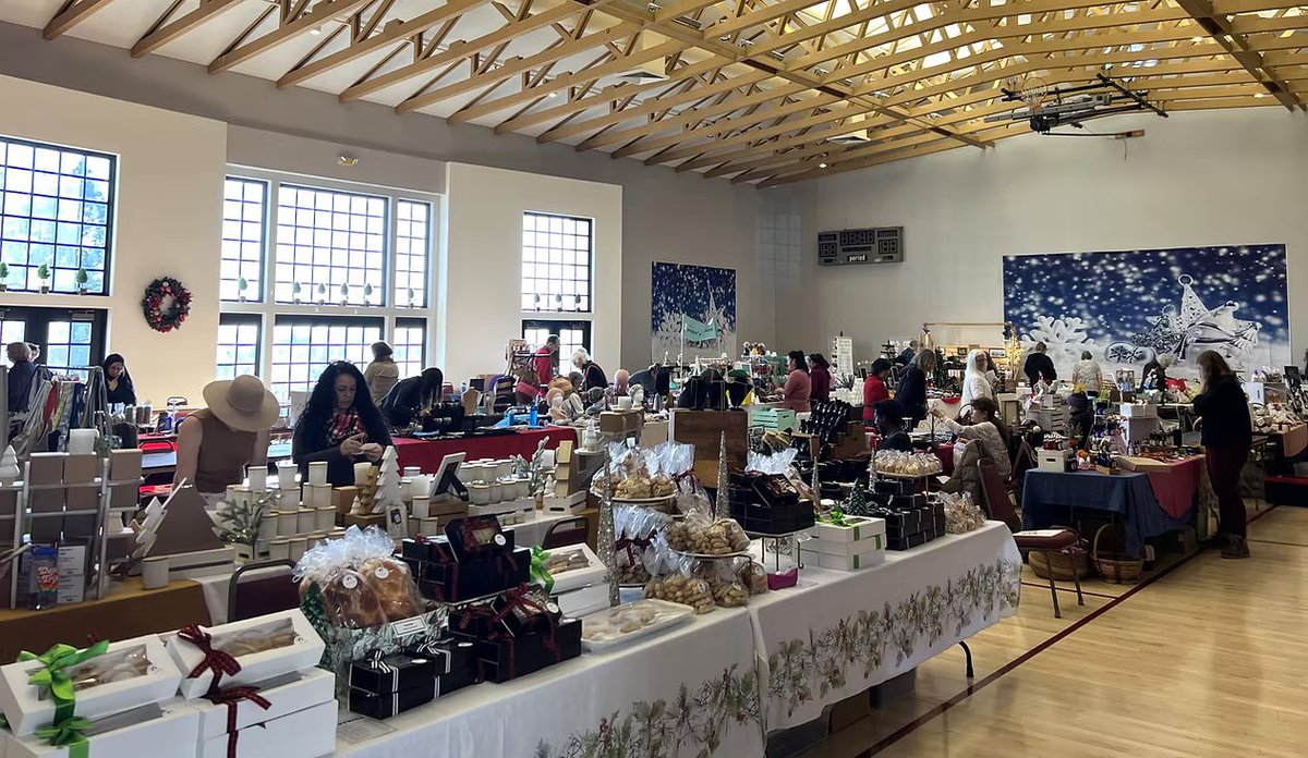 VisitNovato's tweet image. Start your holiday shopping (and your gyro cravings) early 🎁🇬🇷 The Nativity of Christ Annual Holiday Market is taking place in Novato on Saturday, Nov. 15th with local vendors, festive finds, and homemade Greek favorites. #VisitNovato