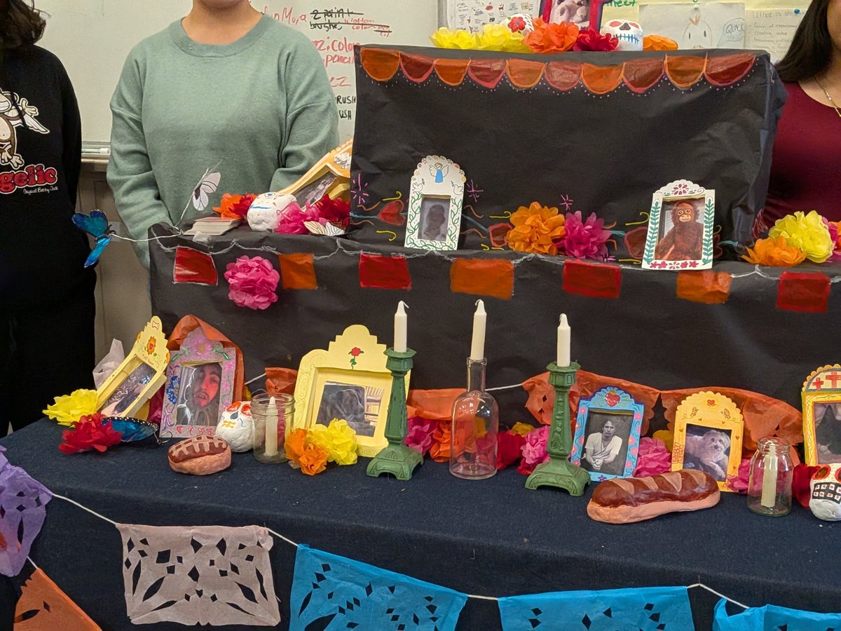 ComptonUnified's tweet photo. 🎨💀 Día de los Muertos came to Life at Dominguez High! 💐Ms. Evans’ talented art scholars created a beautiful ofrenda to honor loved ones.💞 We’re proud of our @DominguezHSDons scholars for keeping culture and creativity alive through art! 🎭✨

#ComptonUnified #DiaDeLosMuertos https://t.co/wW0N4ao6Dv