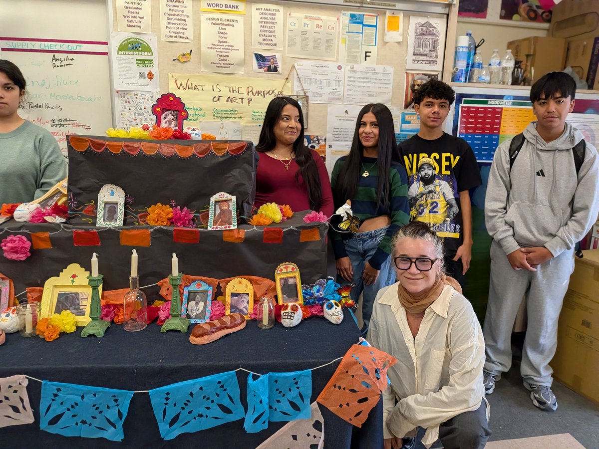 ComptonUnified's tweet photo. 🎨💀 Día de los Muertos came to Life at Dominguez High! 💐Ms. Evans’ talented art scholars created a beautiful ofrenda to honor loved ones.💞 We’re proud of our @DominguezHSDons scholars for keeping culture and creativity alive through art! 🎭✨

#ComptonUnified #DiaDeLosMuertos https://t.co/wW0N4ao6Dv